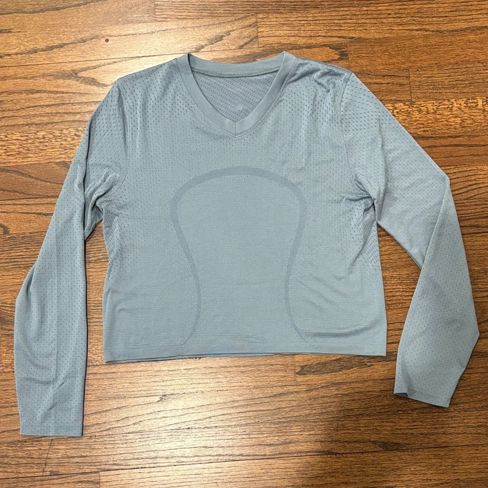 Lululemon Swiftly Open-Hole V-Neck Long-Sleeve Shirt in Steel Blue size 6 - Picture 3 of 4